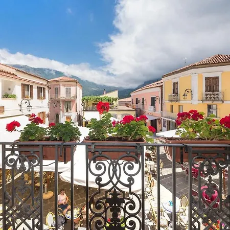 La Stanza Dell'angolo Guest house