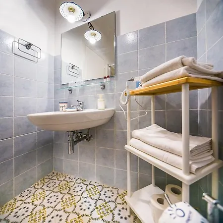 La Stanza Dell'angolo Maison d'hôtes 3*