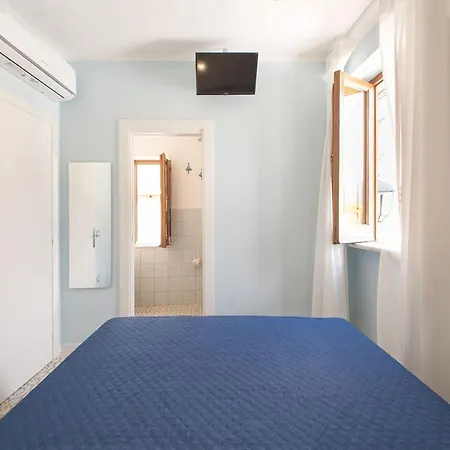 La Stanza Dell'angolo Guest house