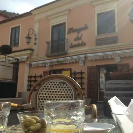 La Stanza Dell'angolo 4*