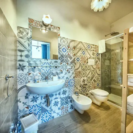 La Stanza Dell'angolo Guest house
